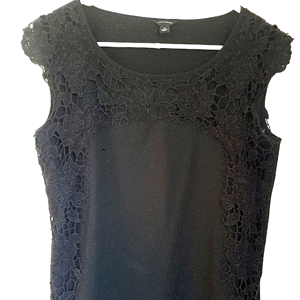Applique detail top